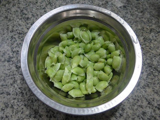 <a href=/shicai/shucai/ZhaCai/index.html target=_blank><u>榨菜</u></a>丝<a href=/shicai/shucai/JiaoBai/index.html target=_blank><u>茭白</u></a>炒<a href=/shicai/shucai/MaoDou/index.html target=_blank><u>毛豆</u></a>