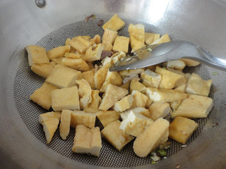 双椒<a href=/shicai/mimian/DouFu/index.html target=_blank><u>豆腐</u></a>泡