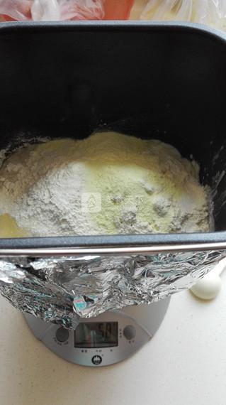 <a href=/shicai/guopin/HeiZhiMa/index.html target=_blank><u>黑<a href=/shicai/guopin/ZhiMa/index.html target=_blank><u>芝麻</u></a></u></a>土司