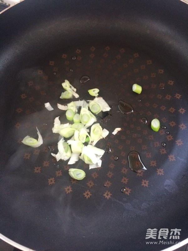 <a href=/shicai/shucai/XiHongShi/index.html target=_blank><u>西红柿</u></a><a href=/shicai/rouqin/JiDan/index.html target=_blank><u>鸡蛋</u></a>面的做法