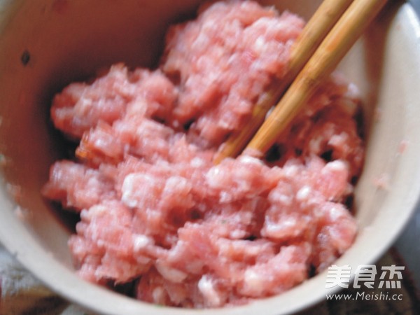 <a href=/shicai/shucai/JiCai/index.html target=_blank><u>荠菜</u></a>肉汤圆的做法