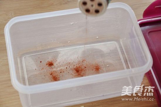 烤<a href=/shicai/mimian/MianBao/index.html target=_blank><u>面包</u></a>边的做法