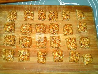 <a href=/shicai/guopin/HuaSheng/index.html target=_blank><u>花生</u></a>糖