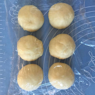 汤种毛毛虫<a href=/shicai/mimian/MianBao/index.html target=_blank><u>面包</u></a>