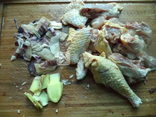 <a href=/shicai/shuichanpin/MoYu/index.html target=_blank><u>墨鱼</u></a>土鸡