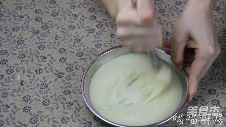 <a href=/shicai/guopin/MangGuo/index.html target=_blank><u>芒果</u></a><a href=/shicai/mimian/NuoMi/index.html target=_blank><u>糯米</u></a>糍的做法