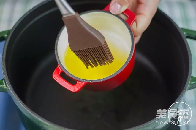 清炖<a href=/shicai/rouqin/YangPai/index.html target=_blank><u>羊排</u></a><a href=/shicai/shucai/LuoBo/index.html target=_blank><u>萝卜</u></a>汤的做法