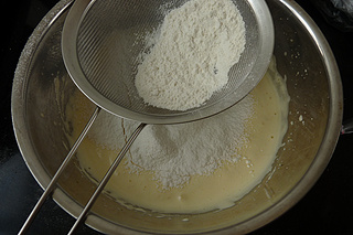 <a href=/shicai/mimian/YanMai/index.html target=_blank><u>燕麦</u></a>椰香<a href=/shicai/rouqin/JiDan/index.html target=_blank><u>鸡蛋</u></a>糕