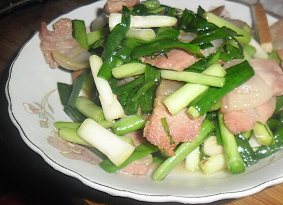 怎么做<a href=/shicai/shucai/QingSuan/index.html target=_blank><u>青蒜</u></a><a href=/shicai/rouqin/XianRou/index.html target=_blank><u>咸肉</u></a>炒干子？