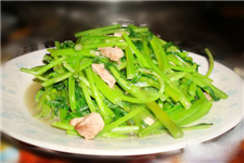 <a href=/shicai/shucai/TongHao/index.html target=_blank><u>茼蒿</u></a>炒肉怎么做好吃又简单