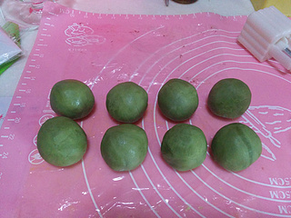 抹茶豆沙<a href=/shicai/guopin/Tao/index.html target=_blank><u>桃</u></a>山月饼