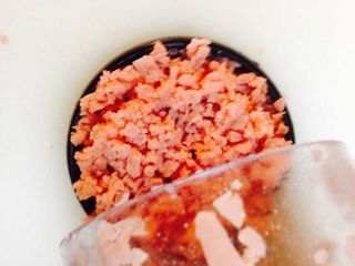 迷你葱香<a href=/shicai/rouqin/HuoTui/index.html target=_blank><u>火腿</u></a>花卷