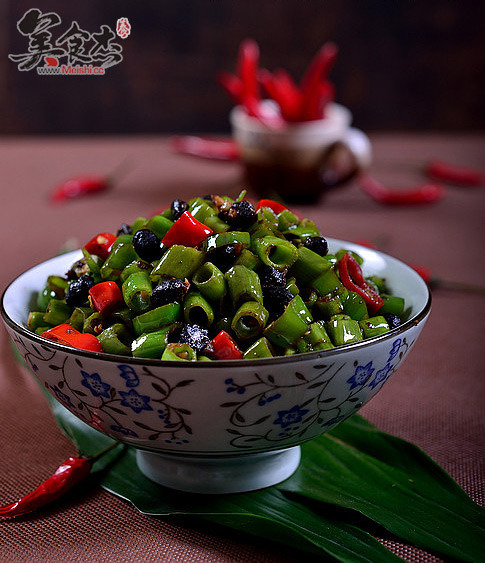 <a href=/shicai/diaoweipin/DouChi/index.html target=_blank><u>豆豉</u></a><a href=/shicai/shucai/LaJiao/index.html target=_blank><u>辣椒</u></a>炒通菜梗Oz.jpg