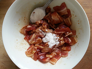 <a href=/shicai/shucai/XiHuLu/index.html target=_blank><u>西葫芦</u></a><a href=/shicai/guopin/Xing/index.html target=_blank><u>杏</u></a>鲍茹炒肉片