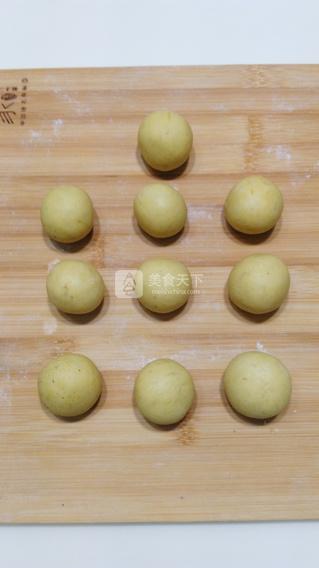 <a href=/shicai/guopin/HeiZhiMa/index.html target=_blank><u>黑<a href=/shicai/guopin/ZhiMa/index.html target=_blank><u>芝麻</u></a></u></a><a href=/shicai/shucai/HongShu/index.html target=_blank><u>红薯</u></a>汤圆