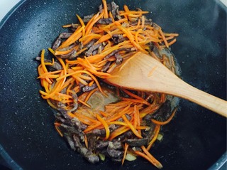 <a href=/shicai/shucai/HuLuoBo/index.html target=_blank><u>胡<a href=/shicai/shucai/LuoBo/index.html target=_blank><u>萝卜</u></a></u></a>炒<a href=/shicai/rouqin/NiuRou/index.html target=_blank><u>牛肉</u></a>