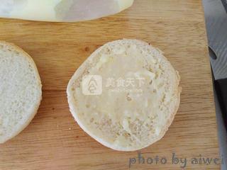 香辣<a href=/shicai/rouqin/JiTui/index.html target=_blank><u>鸡腿</u></a>堡