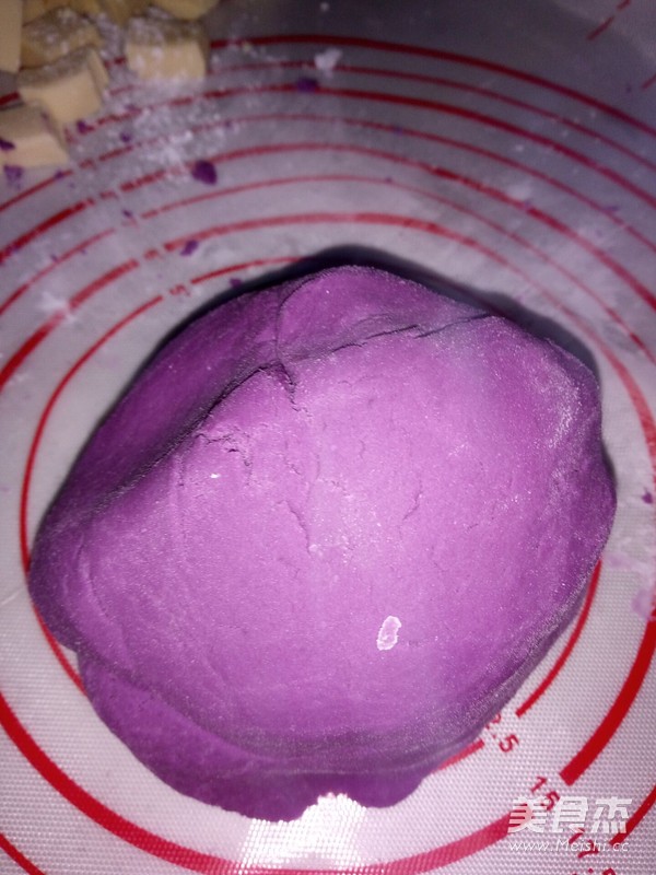 <a href=/shicai/shucai/ZiShu/index.html target=_blank><u>紫薯</u></a><a href=/shicai/mimian/ZhiShi/index.html target=_blank><u>芝士</u></a>球(两吃)的做法