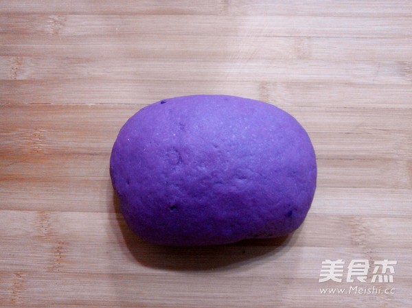 <a href=/shicai/shucai/ZiShu/index.html target=_blank><u>紫薯</u></a><a href=/shicai/shucai/MeiGuiHua/index.html target=_blank><u>玫瑰花</u></a>卷的做法