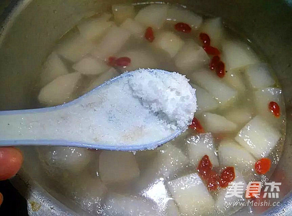 <a href=/shicai/rouqin/PaiGu/index.html target=_blank><u>排骨</u></a>红<a href=/shicai/guopin/Zao/index.html target=_blank><u>枣</u></a><a href=/shicai/shucai/LuoBo/index.html target=_blank><u>萝卜</u></a>汤的做法