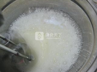 双色<a href=zt/qifengdg target=_blank><u>戚风蛋糕</u></a>