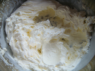 奇异果<a href=/shicai/mimian/NaiYou/index.html target=_blank><u>奶油</u></a>卷