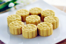 自制<a href=/shicai/mimian/LvDou/index.html target=_blank><u>绿豆</u></a>糕