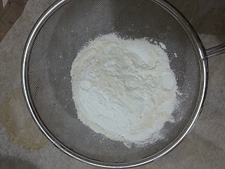 无油<a href=/shicai/mimian/NiuNai/index.html target=_blank><u>牛奶</u></a><a href=zt/qifengdg target=_blank><u>戚风蛋糕</u></a>