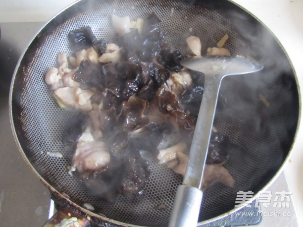 <a href=/shicai/rouqin/ZhengJi/index.html target=_blank><u>鸡肉</u></a>日本<a href=/shicai/mimian/DouFu/index.html target=_blank><u>豆腐</u></a>煲的做法