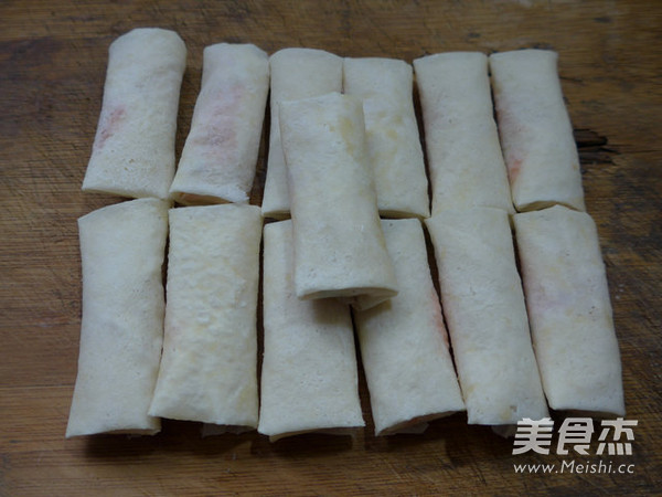 <a href=/shicai/shucai/HuLuoBo/index.html target=_blank><u>胡<a href=/shicai/shucai/LuoBo/index.html target=_blank><u>萝卜</u></a></u></a>肉末馅春卷的做法
