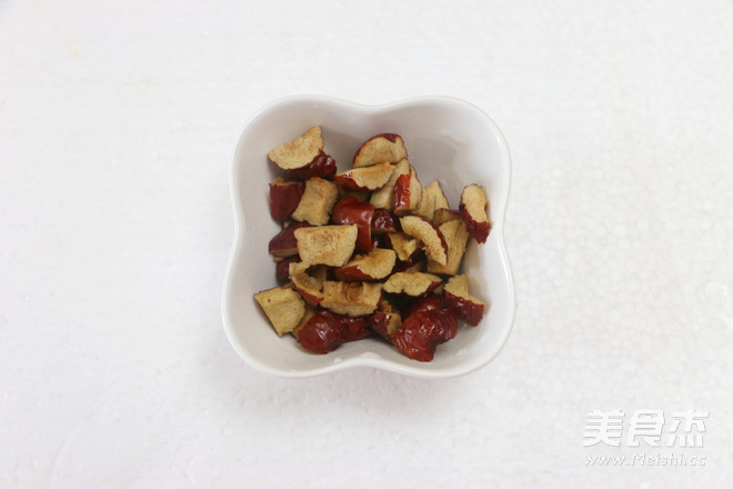 <a href=/shicai/mimian/XiaoMi/index.html target=_blank><u>小米</u></a>红<a href=/shicai/guopin/Zao/index.html target=_blank><u>枣</u></a><a href=/shicai/shucai/NanGua/index.html target=_blank><u>南瓜</u></a>粥的做法