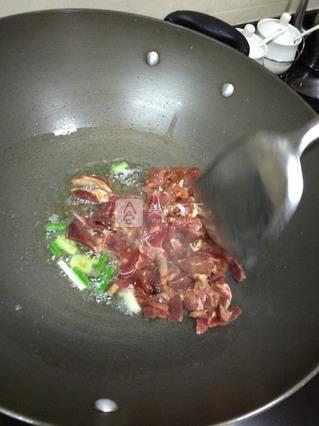 <a href=/shicai/rouqin/JiZa/index.html target=_blank><u>鸡杂</u></a>炒<a href=/shicai/shucai/TuDou/index.html target=_blank><u>土豆</u></a><a href=/shicai/shucai/HuLuoBo/index.html target=_blank><u>胡<a href=/shicai/shucai/LuoBo/index.html target=_blank><u>萝卜</u></a></u></a>丝