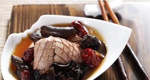 <a href=/shicai/rouqin/ZhuYao/index.html target=_blank><u>猪腰</u></a>核<a href=/shicai/guopin/Tao/index.html target=_blank><u>桃</u></a>炖杜仲怎么做？