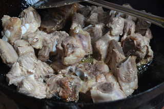 <a href=/shicai/rouqin/PaiGu/index.html target=_blank><u>排骨</u></a>烩菜