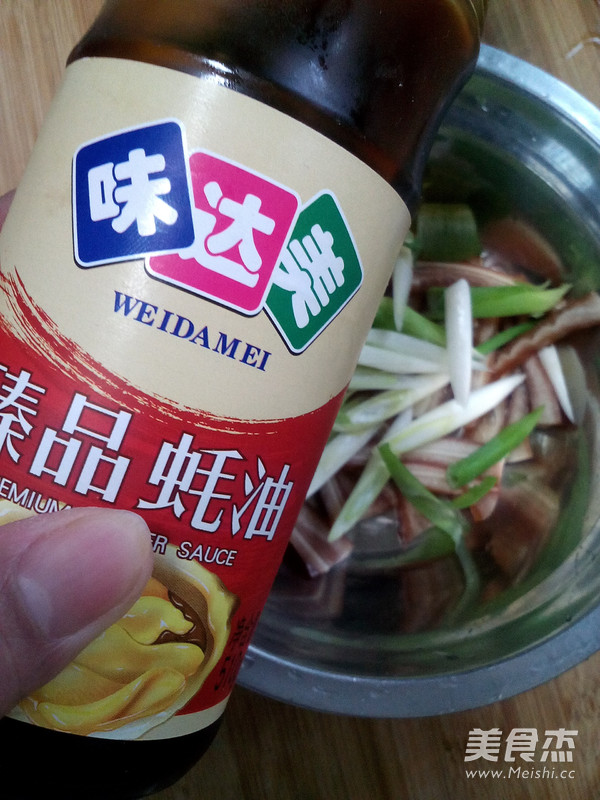 小葱拌猪耳的做法