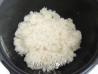 咖喱<a href=/shicai/shucai/HuLuoBo/index.html target=_blank><u>胡<a href=/shicai/shucai/LuoBo/index.html target=_blank><u>萝卜</u></a></u></a>盖饭