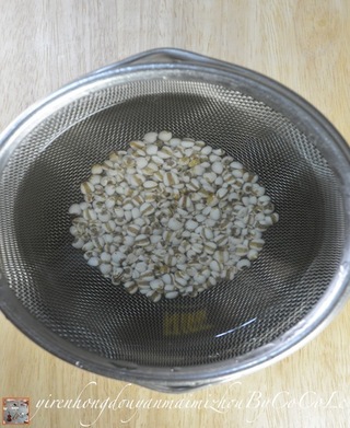 薏仁<a href=/shicai/mimian/HongDou/index.html target=_blank><u>红豆</u></a><a href=/shicai/mimian/YanMai/index.html target=_blank><u>燕麦</u></a>米粥