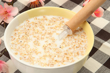 <a href=/shicai/mimian/NiuNai/index.html target=_blank><u>牛奶</u></a><a href=/shicai/mimian/YanMai/index.html target=_blank><u>燕麦</u></a>粥