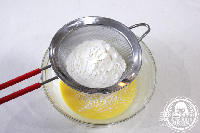 <a href=/shicai/guopin/ManYueMei/index.html target=_blank><u>蔓越莓</u></a>乳酪戚风的做法