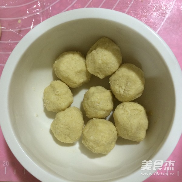 汤种椰蓉花式<a href=/shicai/mimian/MianBao/index.html target=_blank><u>面包</u></a>的做法