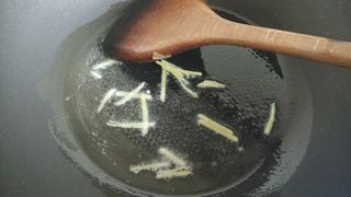 香芹红椒<a href=/shicai/mimian/DouGan/index.html target=_blank><u>豆干</u></a>