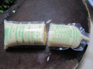 玉子<a href=/shicai/mimian/DouFu/index.html target=_blank><u>豆腐</u></a>蒸虾