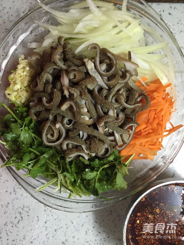 凉拌<a href=/shicai/rouqin/YangDu/index.html target=_blank><u>羊肚</u></a>的做法