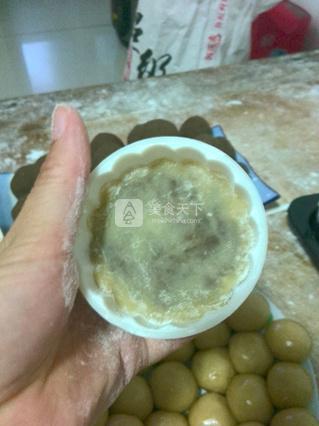 <a href=/shicai/mimian/LvDou/index.html target=_blank><u>绿豆</u></a>沙月饼