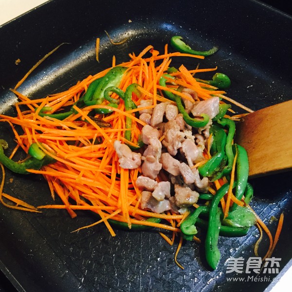 圆椒瘦肉面的做法