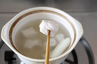 自制<a href=/shicai/rouqin/RouSong/index.html target=_blank><u>肉松</u></a>