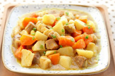 <a href=/shicai/shucai/TuDou/index.html target=_blank><u>土豆</u></a>咖喱<a href=/shicai/rouqin/NiuRou/index.html target=_blank><u>牛肉</u></a>的做法介绍