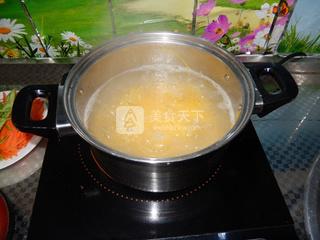 腊肠炒<a href=/shicai/mimian/YuMi/index.html target=_blank><u>玉米</u></a><a href=/shicai/mimian/MianTiao/index.html target=_blank><u>面条</u></a>