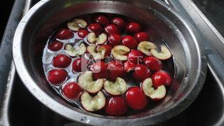 <a href=/shicai/guopin/ShanZha/index.html target=_blank><u>山楂</u></a>果酱