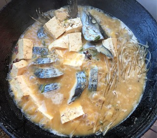 <a href=/shicai/shuichanpin/BoYu/index.html target=_blank><u>鲅鱼</u></a>炖<a href=/shicai/mimian/DouFu/index.html target=_blank><u>豆腐</u></a><a href=/shicai/mimian/FenTiao/index.html target=_blank><u>粉条</u></a>